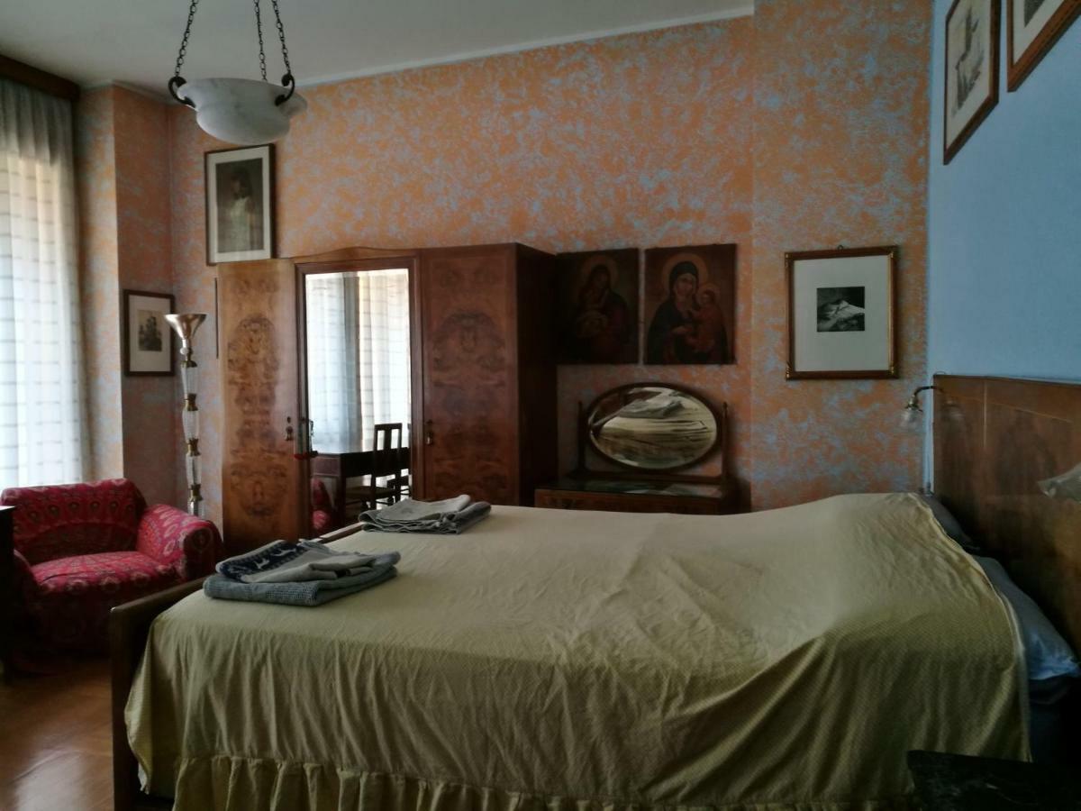 big room in Milano center Buitenkant foto