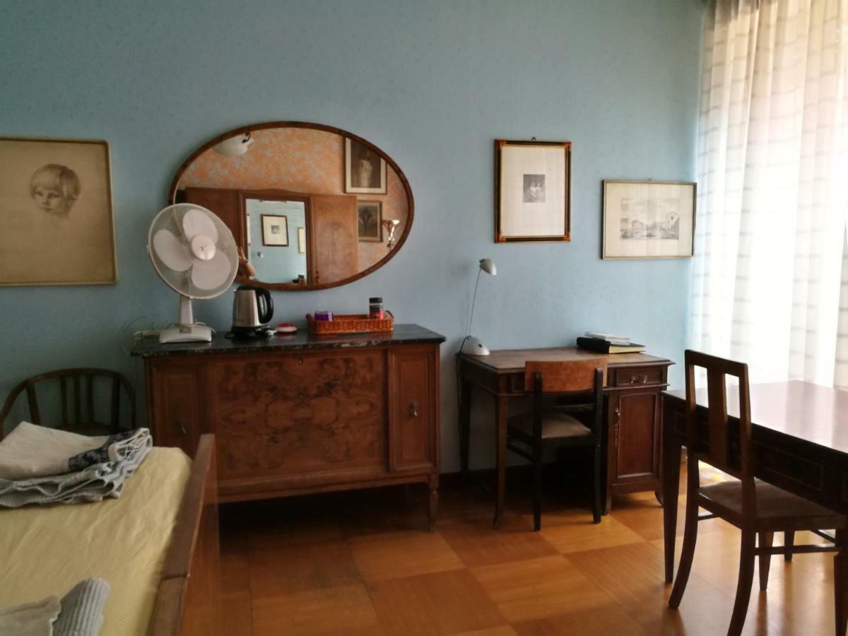 big room in Milano center Buitenkant foto